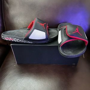 JORDAN HYDRO 3 RETRO! SIZE 9! PRE-OWNED FROM 2017! READ DESCRIPTION FIRST!